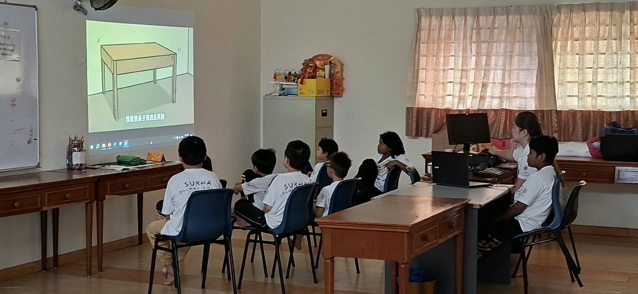 Students learning together during a school digital literacy session